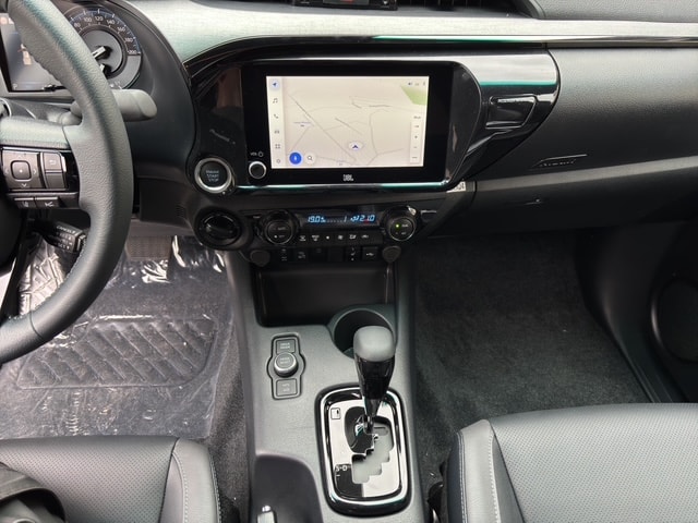 TOYOTA Hilux 2.8d MHEV Invincible Double Cab 4x4-image-10