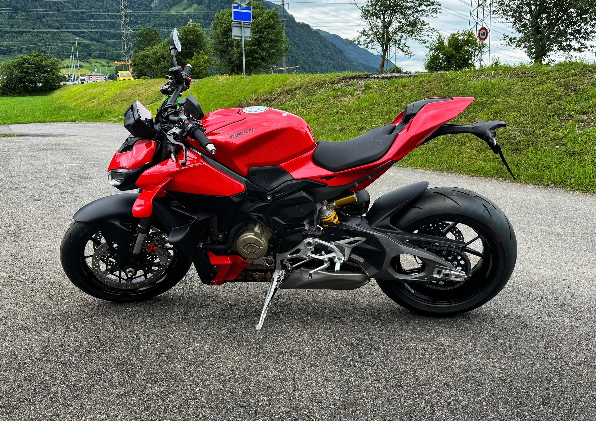 DUCATI Streetfighter V4-image-1