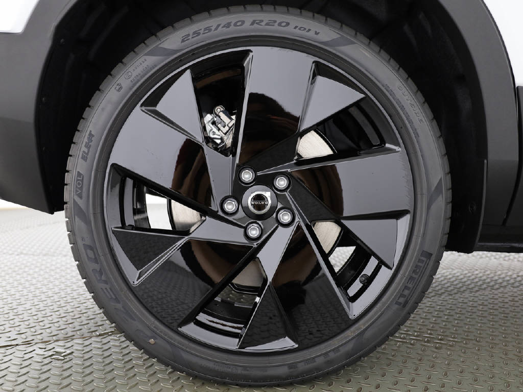 VOLVO EC40 Twin Performance Black Edition AWD-image-13