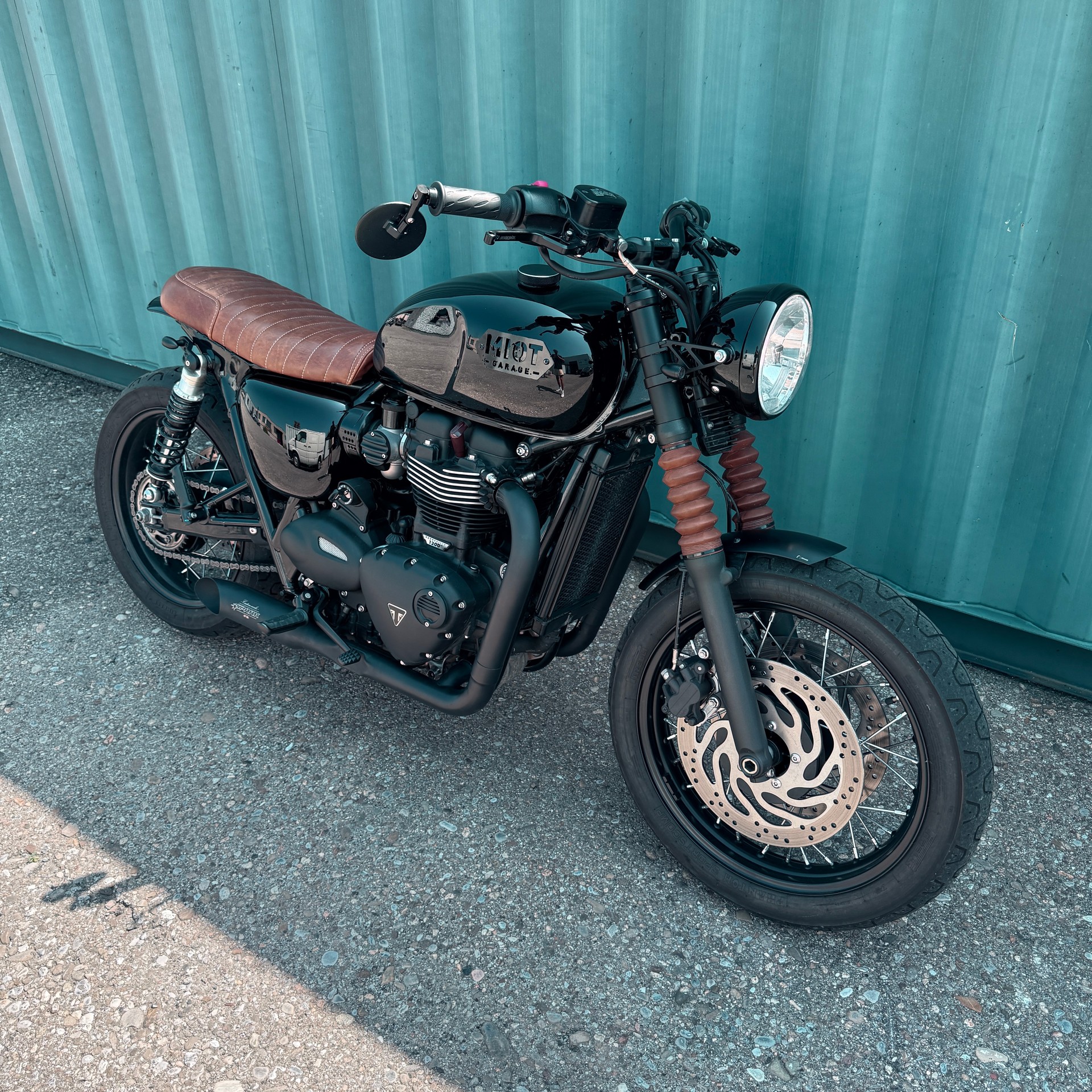 TRIUMPH Bonneville T120 Black-image-4