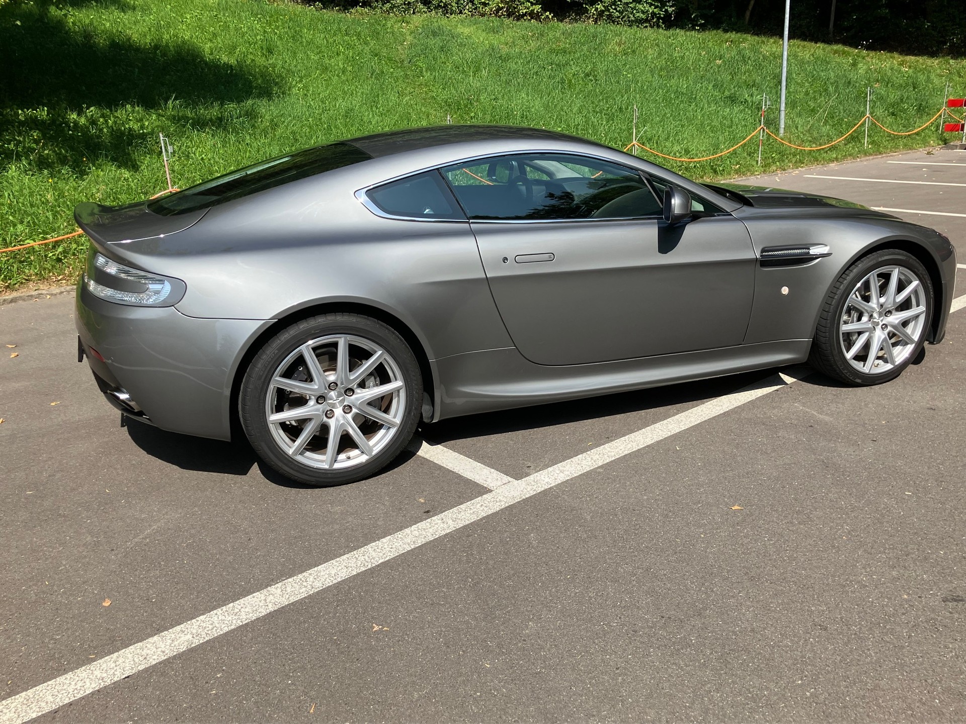 ASTON MARTIN V8 Vantage 4.7 Sportshift II-image-3