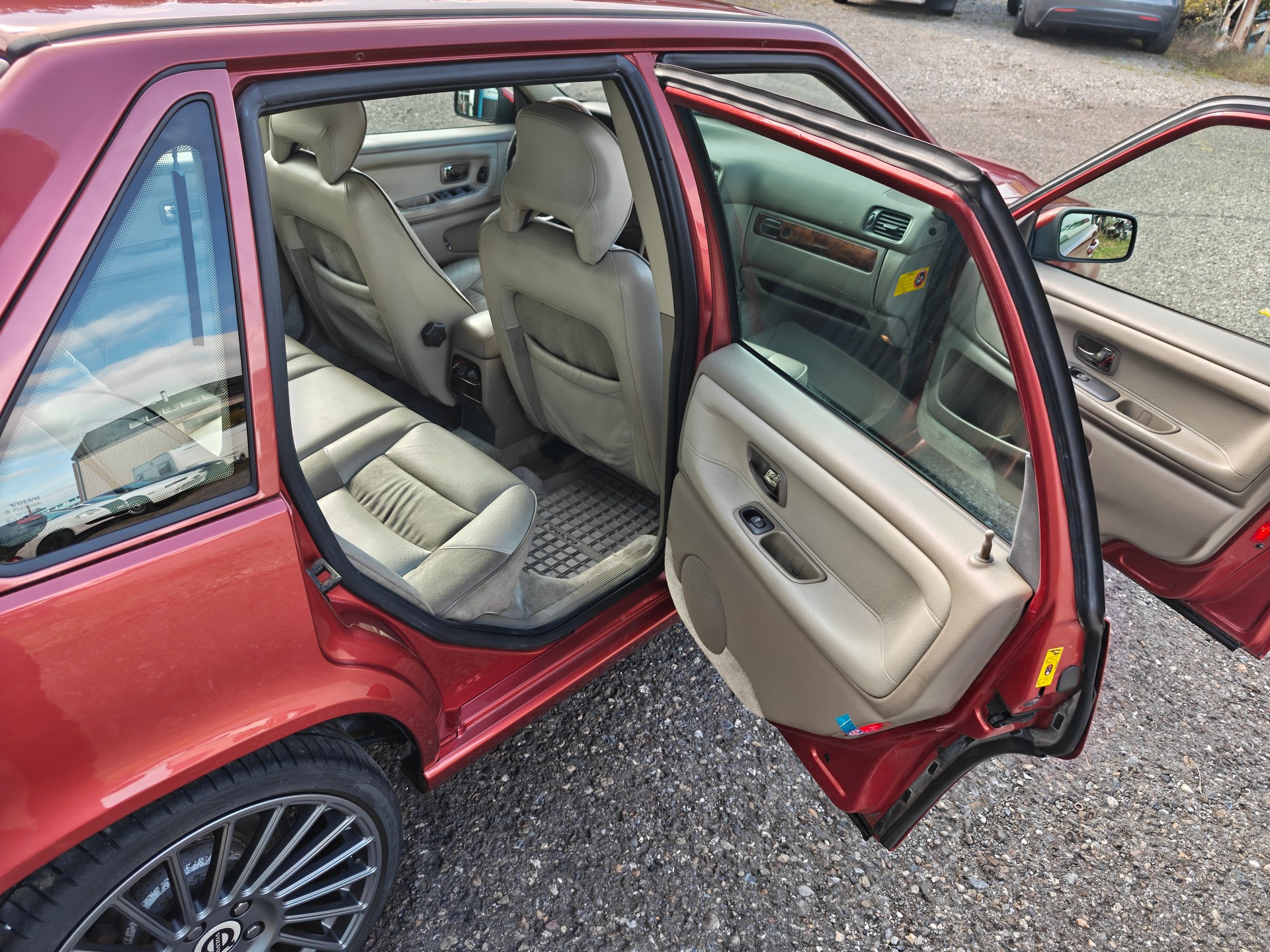 VOLVO S70 T5-image-6