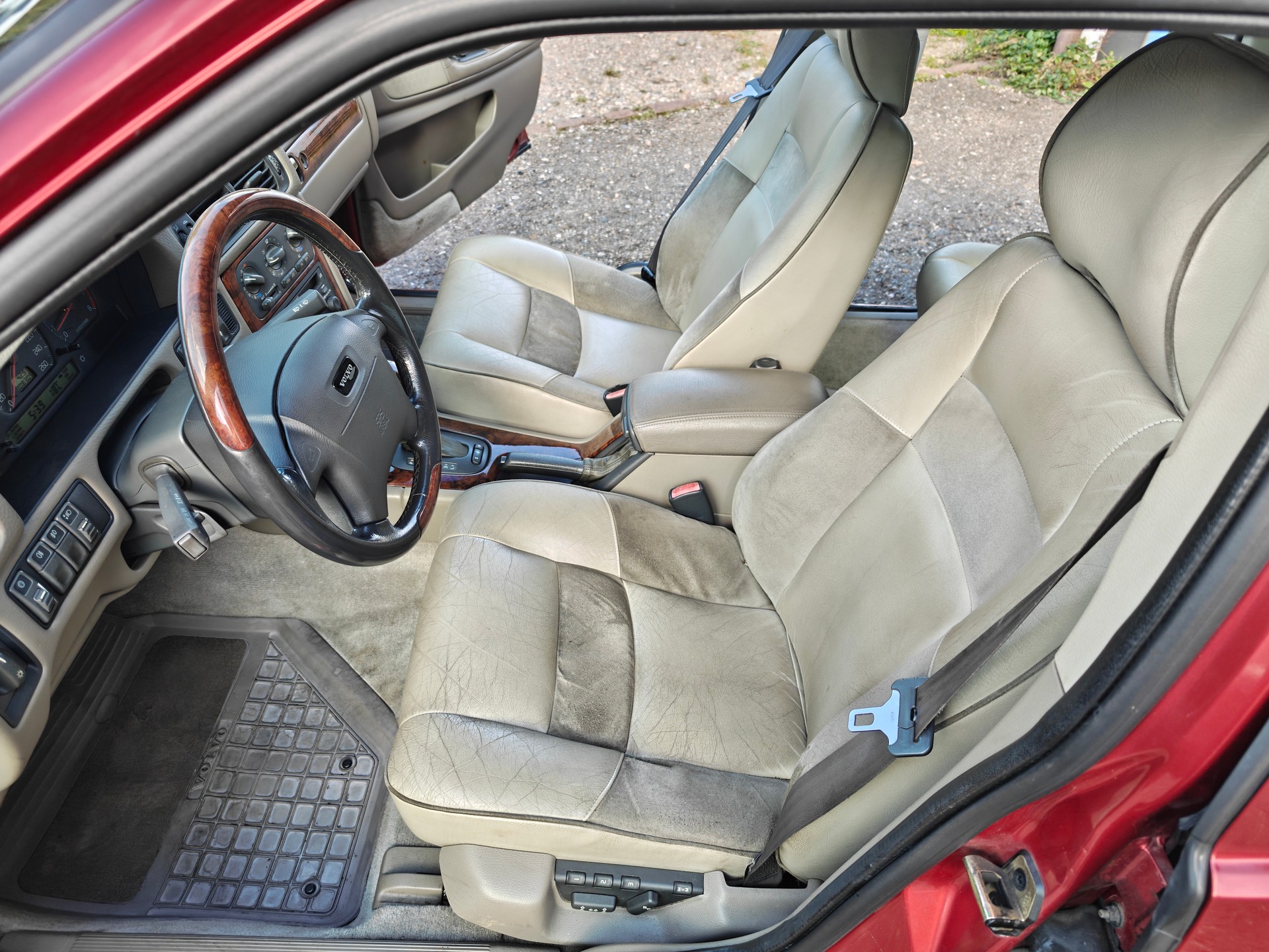 VOLVO S70 T5-image-10