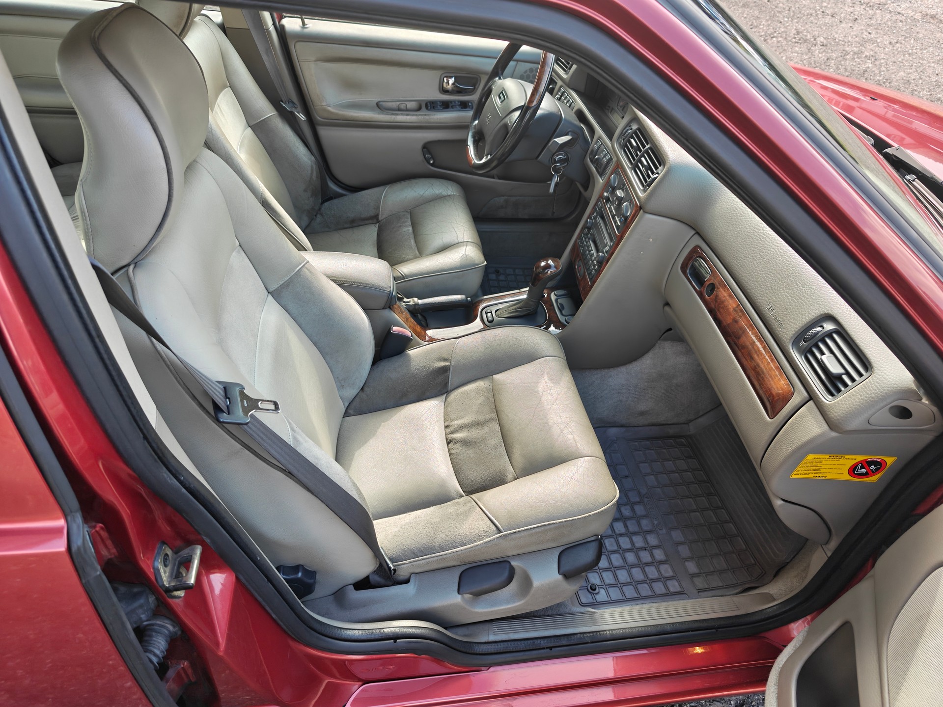 VOLVO S70 T5-image-5