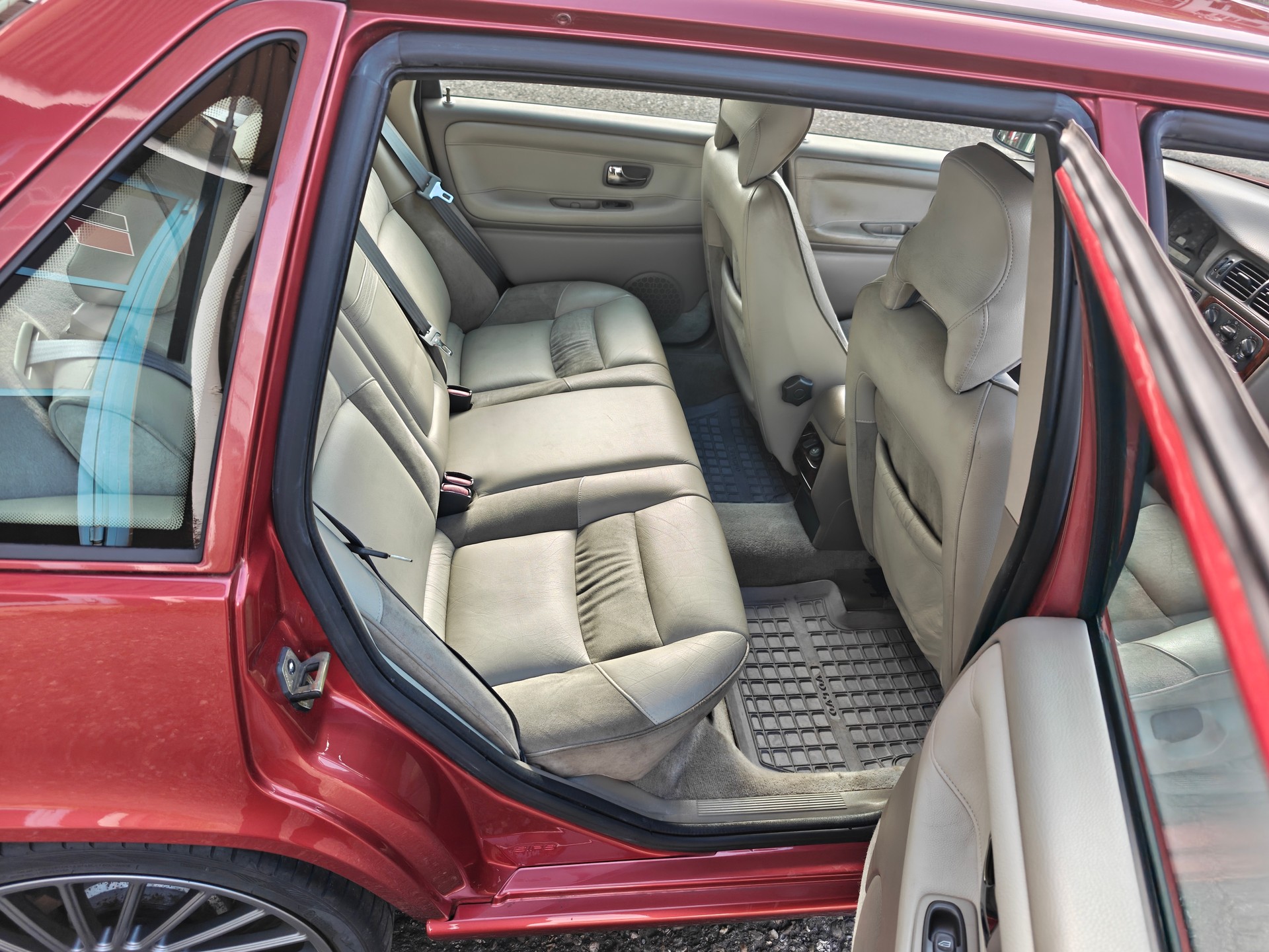 VOLVO S70 T5-image-7