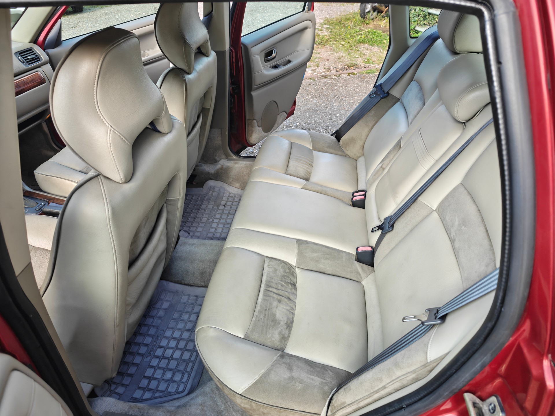VOLVO S70 T5-image-12