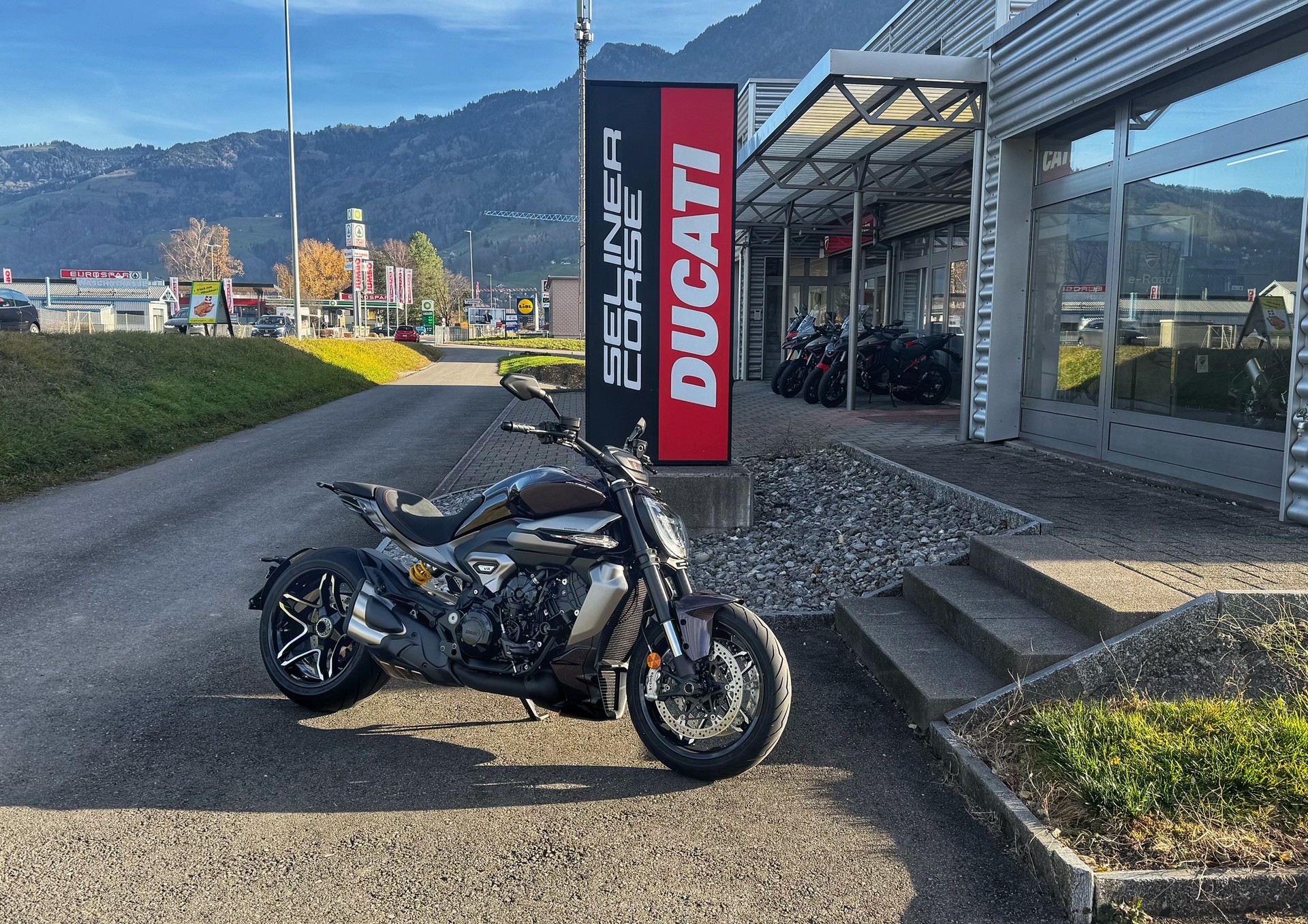DUCATI V4