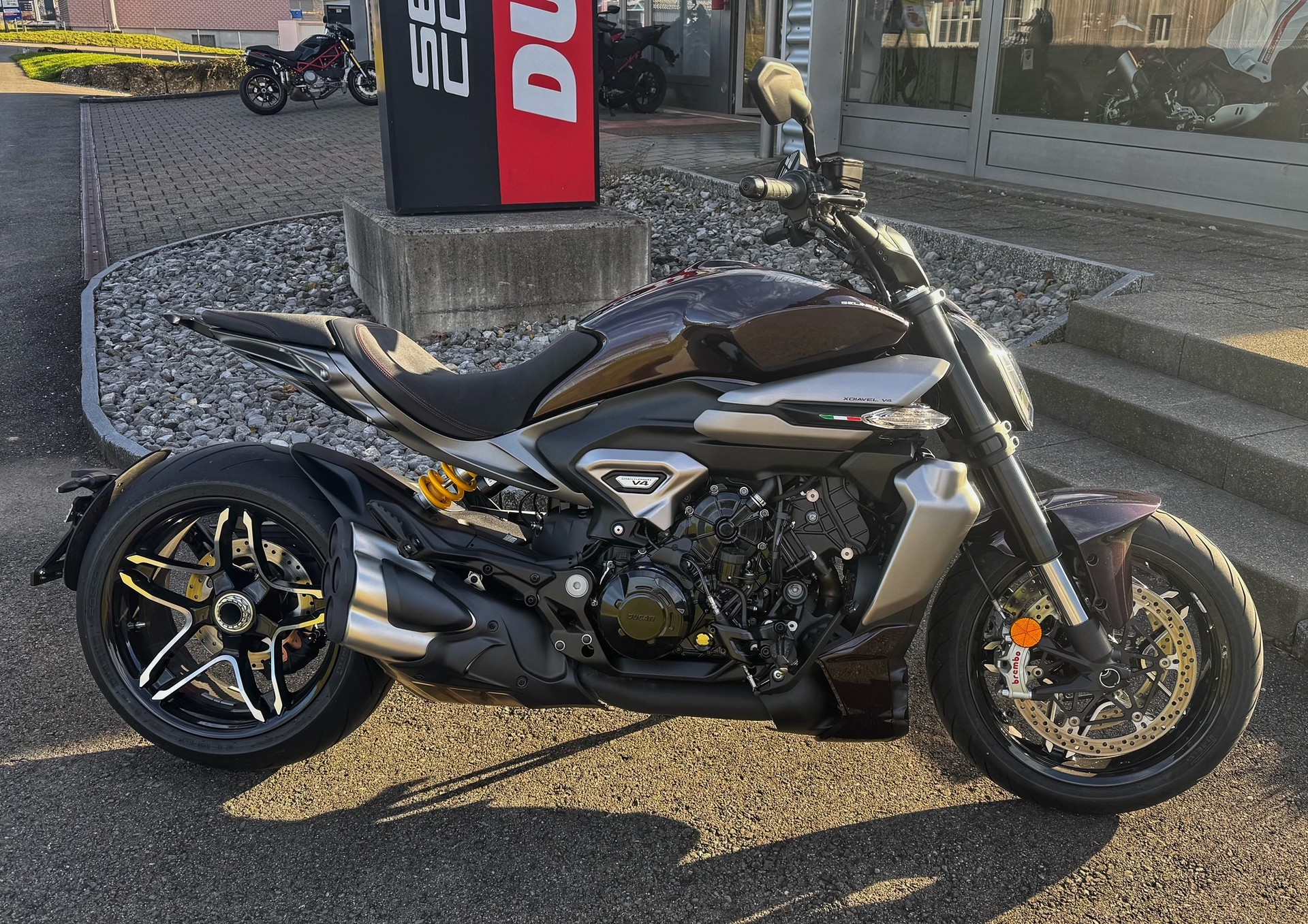 DUCATI V4-image-1