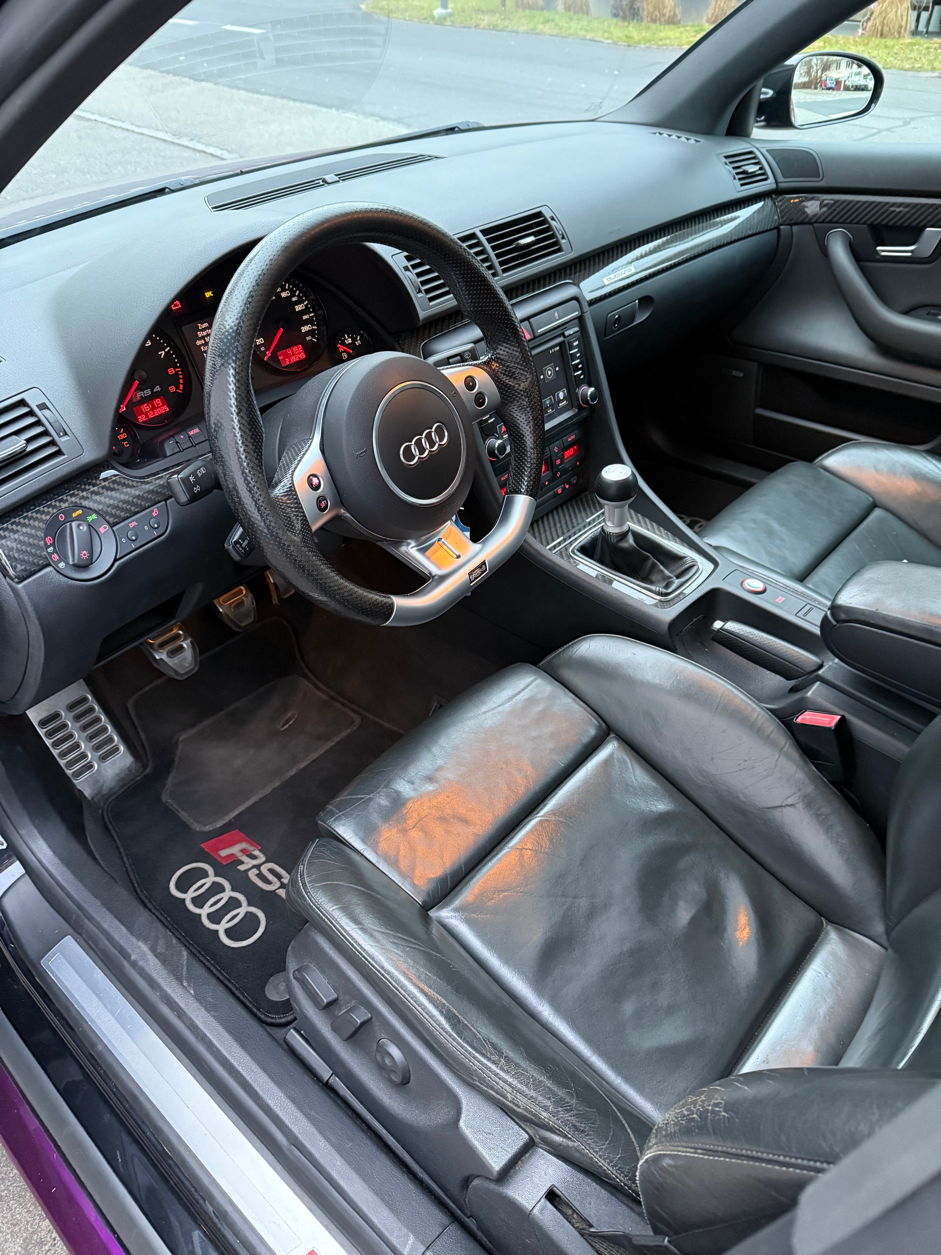 AUDI RS4 Avant 4.2 V8 quattro-image-13