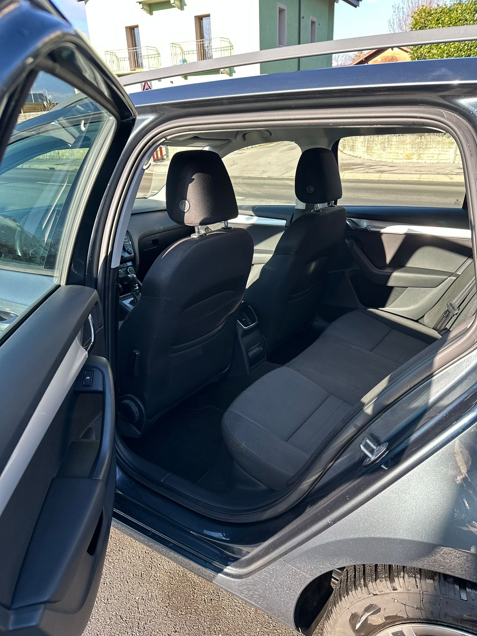 SKODA Octavia Combi 2.0 TDI Ambition 4x4 DSG-image-12