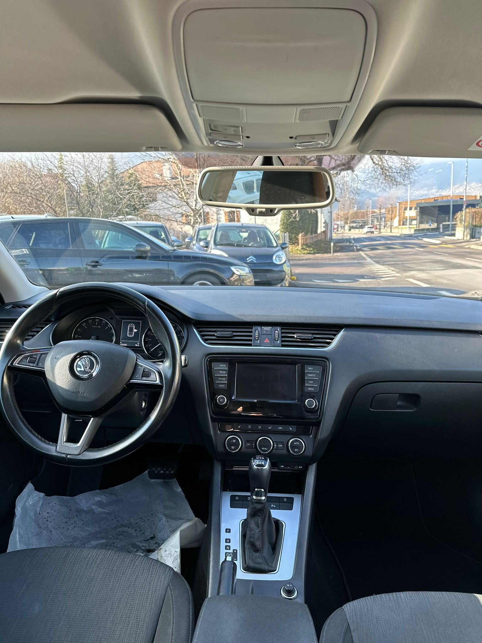 SKODA Octavia Combi 2.0 TDI Ambition 4x4 DSG-image-9