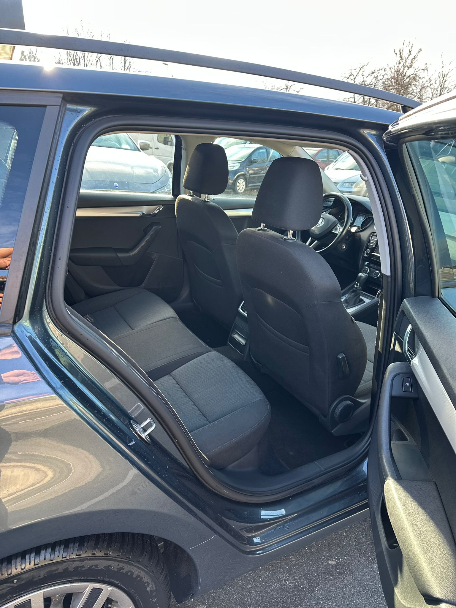 SKODA Octavia Combi 2.0 TDI Ambition 4x4 DSG-image-11
