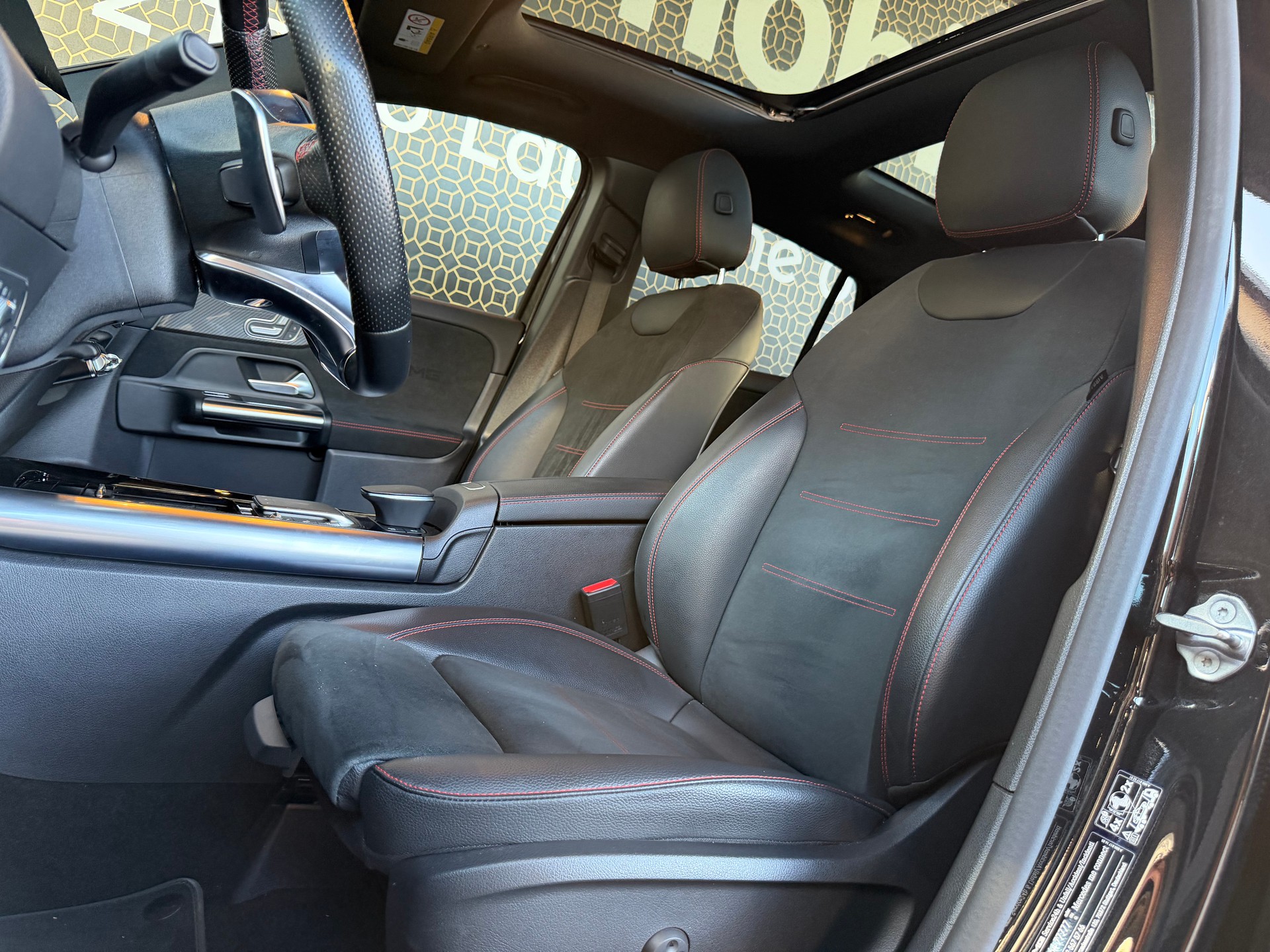 MERCEDES-BENZ GLA 35 AMG 4Matic 8G-Speedshift DCT-image-3