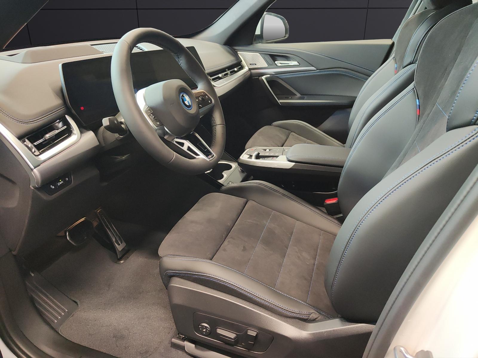 BMW X1 25e xDrive paddles-showroom-element-1