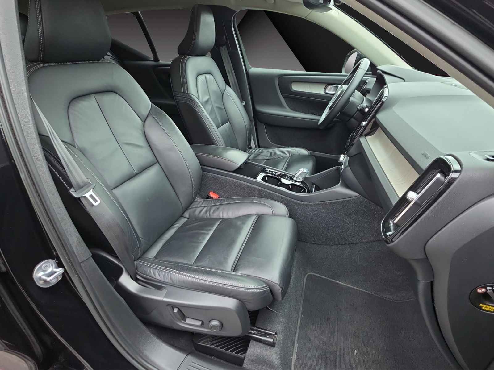 VOLVO XC40 B4 Benzin Mild Hybrid AWD Ultim. Bright DCT-image-16