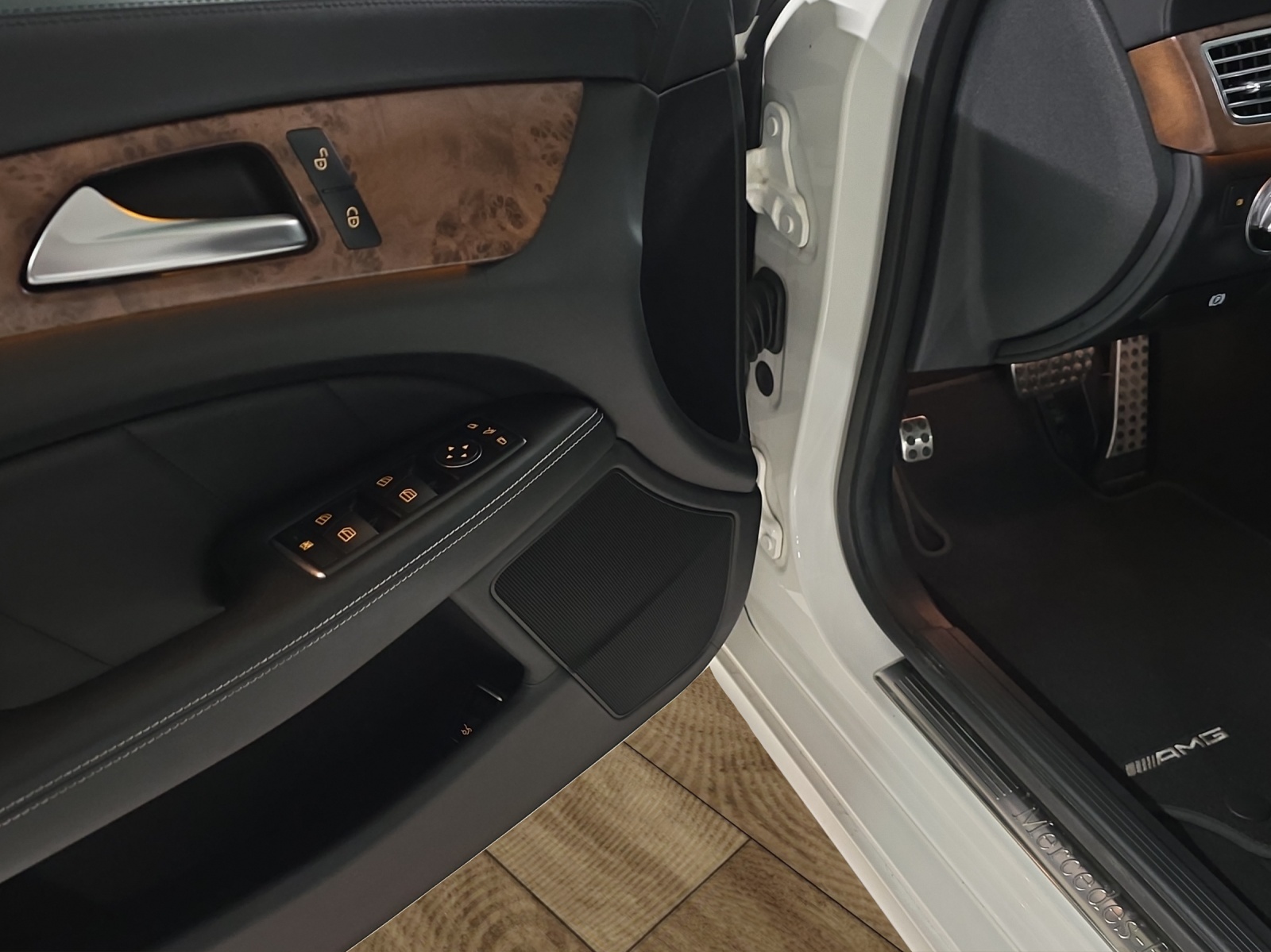 MERCEDES-BENZ CLS Shooting Brake 350 CDI 4Matic 7G-Tronic-image-19