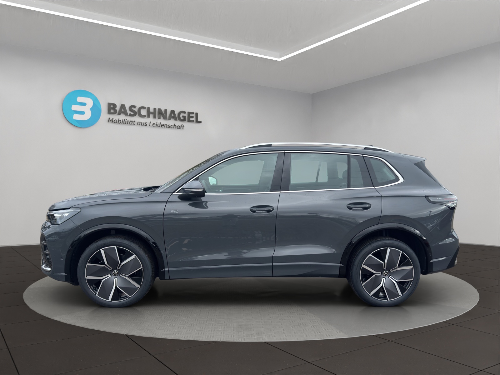 VW Tiguan 2.0 TSI DSG R-Line 4Motion-showroom-element-1
