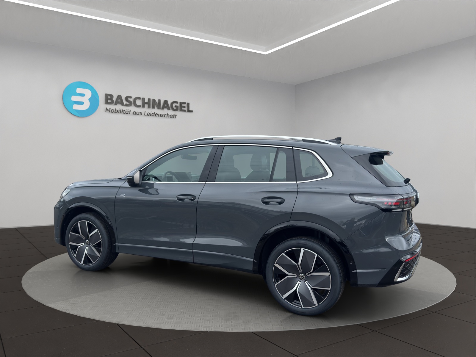 VW Tiguan 2.0 TSI DSG R-Line 4Motion-showroom-element-2