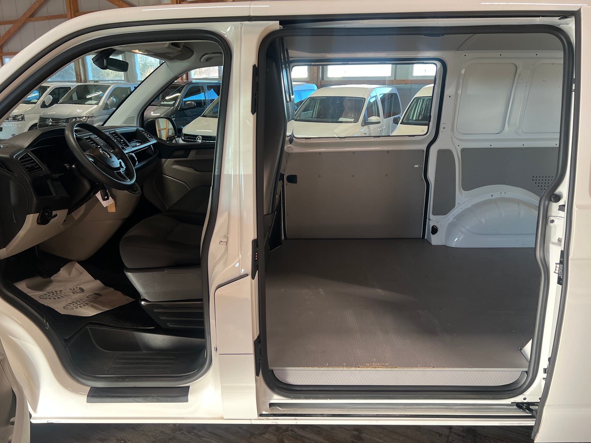 VW T6 2.0 TDI DSG-image-12