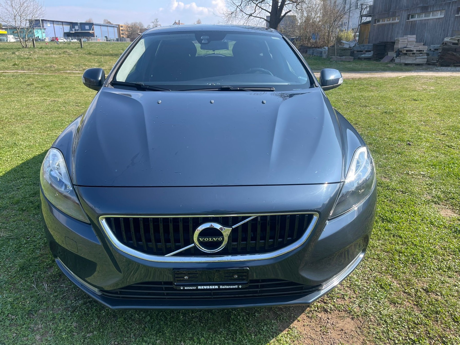 VOLVO V40 D2-image-1