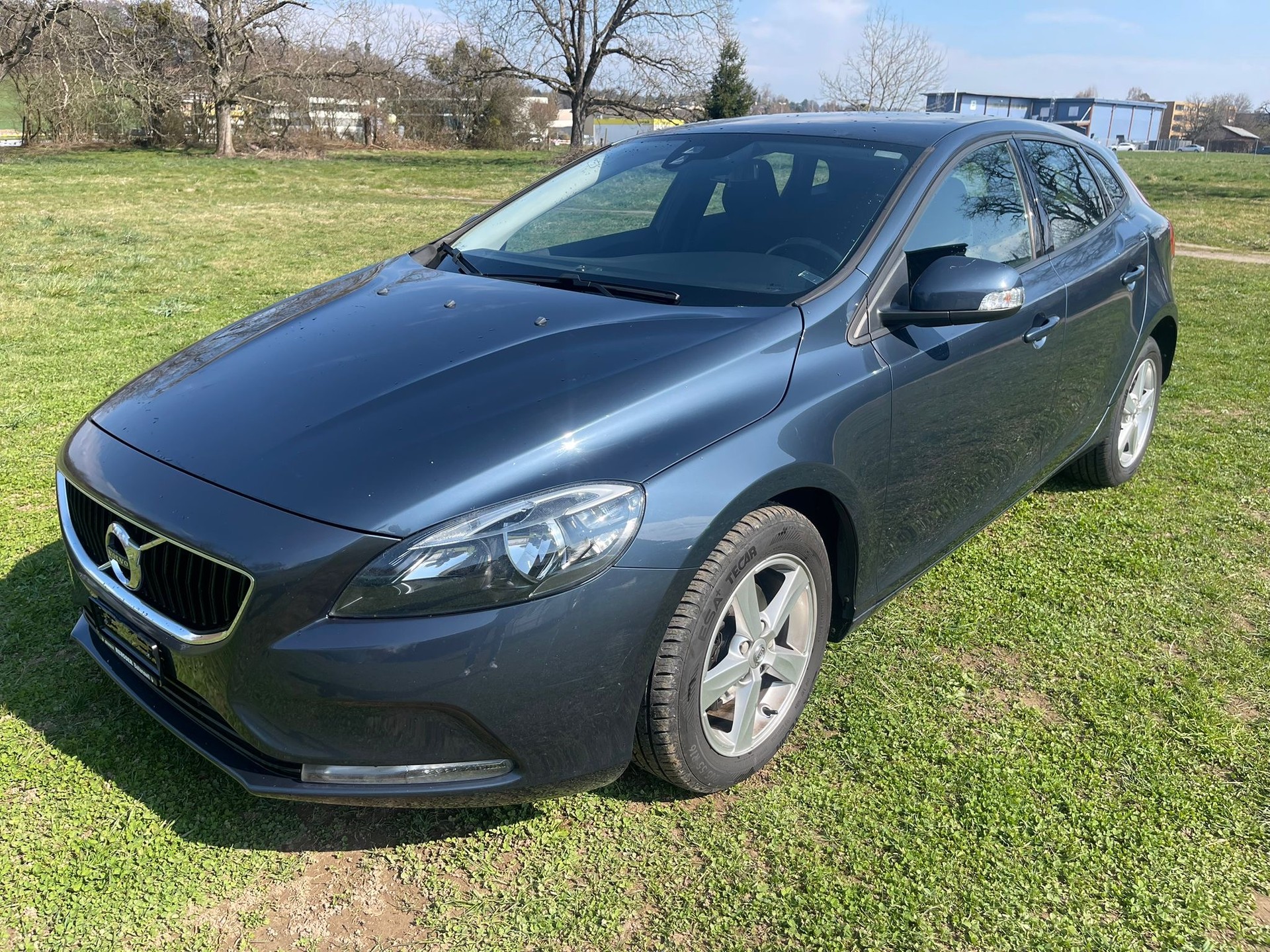 VOLVO V40 D2