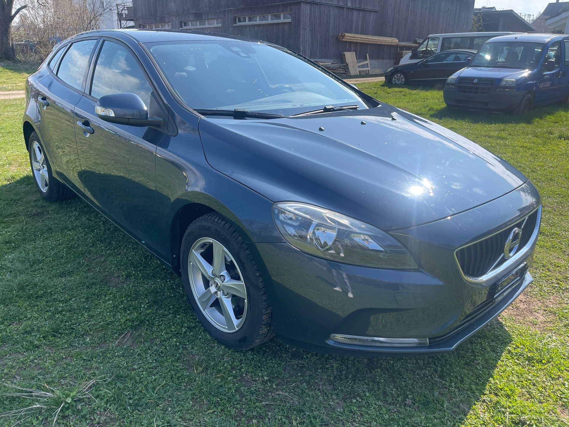 VOLVO V40 D2-image-2
