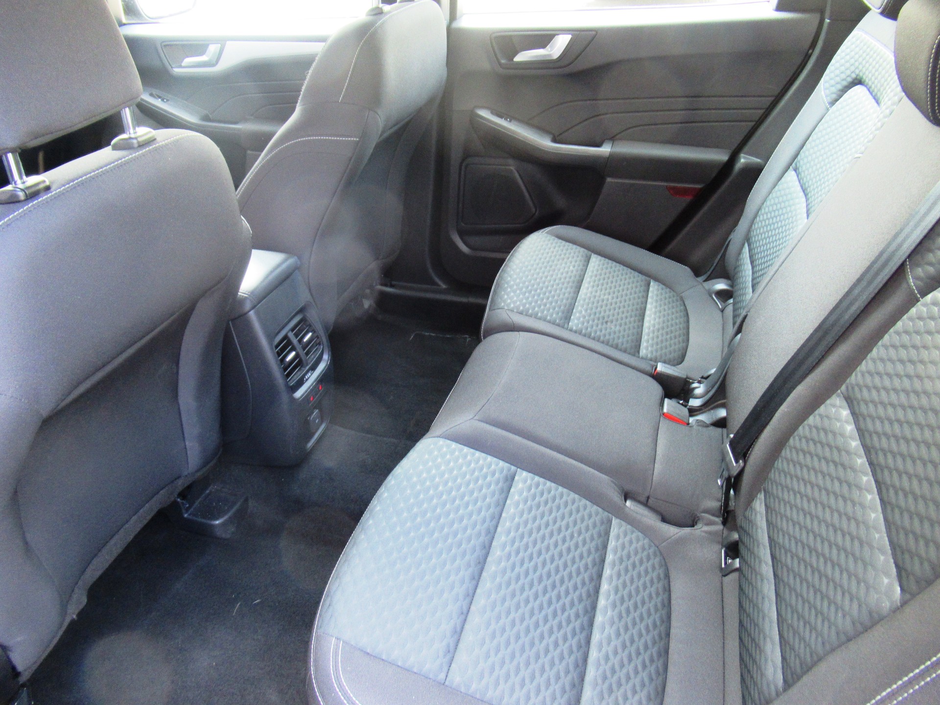 FORD Kuga 2.5 PHEV Cool & Connect 2WD-image-6