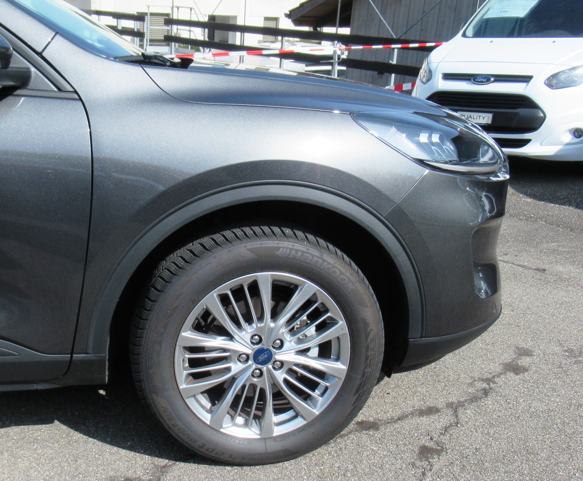 FORD Kuga 2.5 PHEV Cool & Connect 2WD-showroom-element-2
