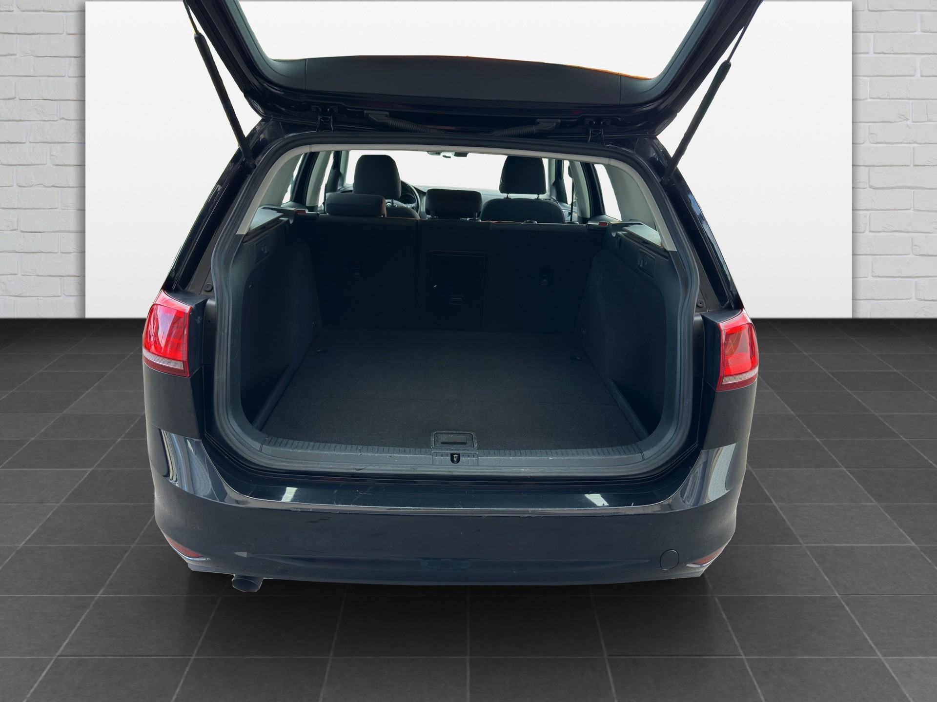 VW Golf Variant 1.6 TDI Comfortline DSG-image-12