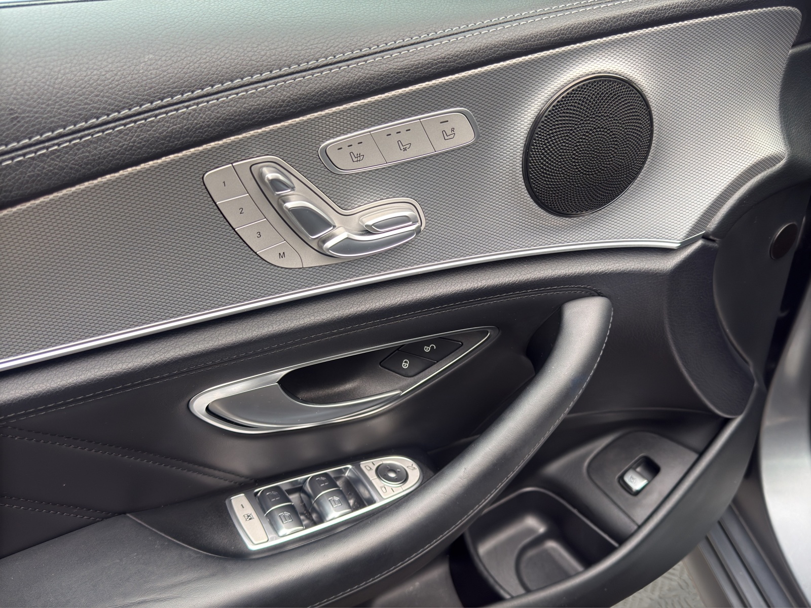 MERCEDES-BENZ E 63 AMG 4 Matic 9G-Tronic-image-12