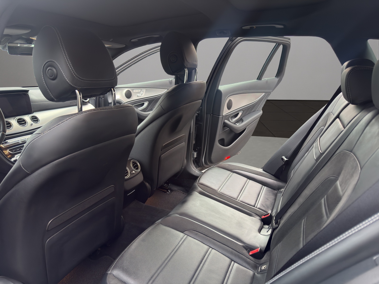 MERCEDES-BENZ E 63 AMG 4 Matic 9G-Tronic-image-11