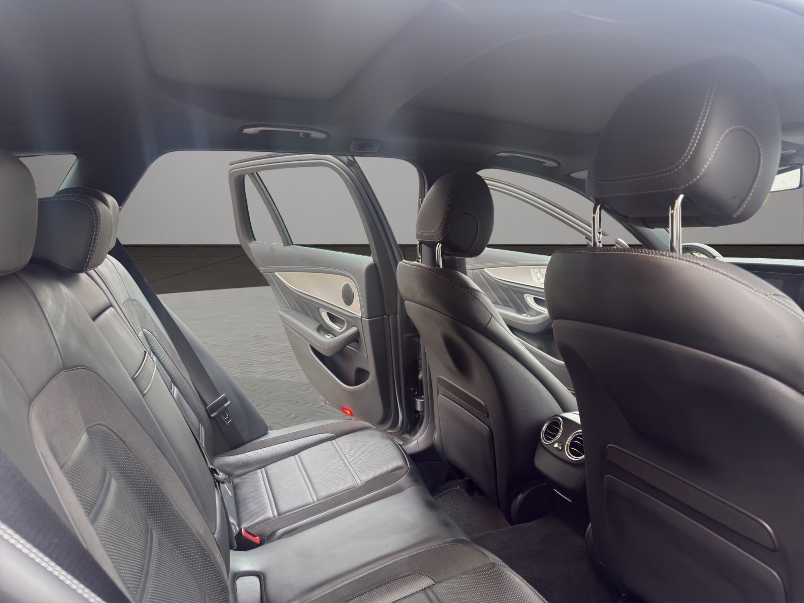 MERCEDES-BENZ E 63 AMG 4 Matic 9G-Tronic-image-9