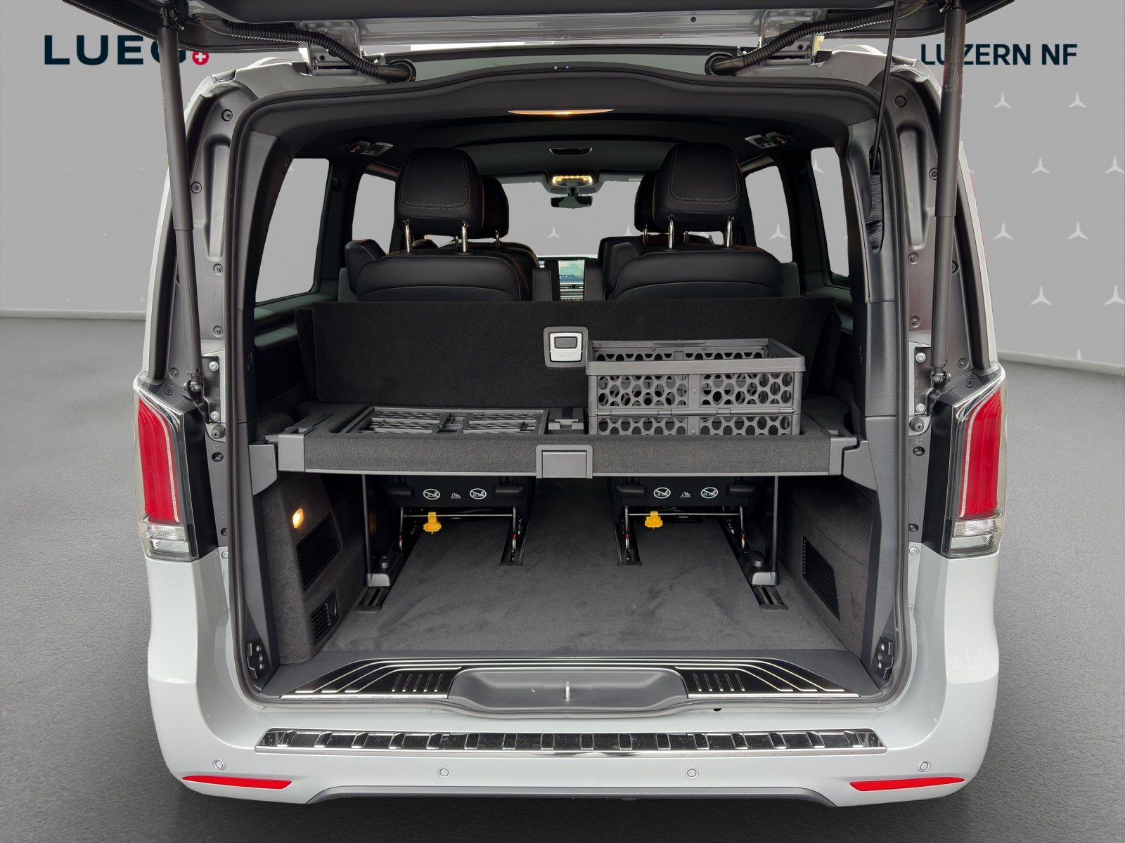 MERCEDES-BENZ V 300 d lang 4Matic Swiss Edition 9G-Tronic-image-9