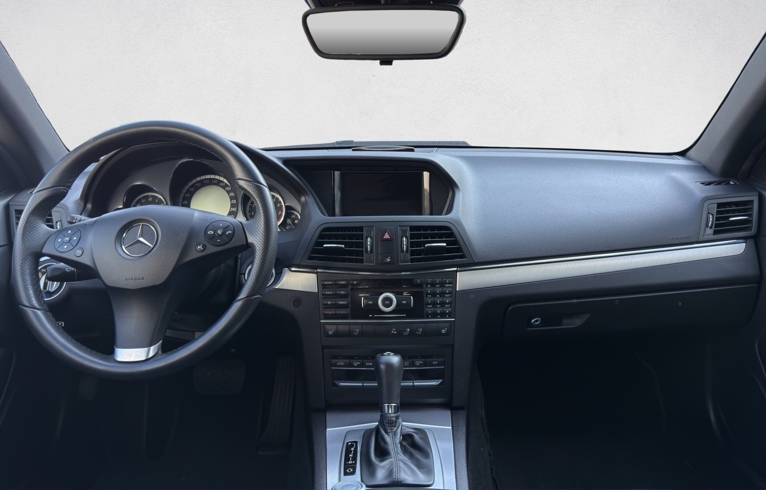 MERCEDES-BENZ E 250 CGI BlueEfficiency Automatic-image-11