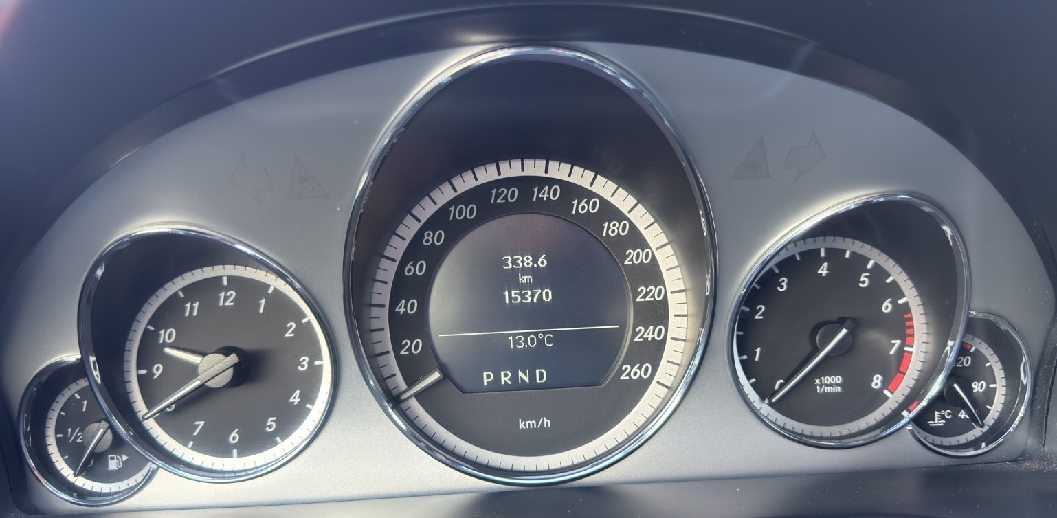 MERCEDES-BENZ E 250 CGI BlueEfficiency Automatic-image-9