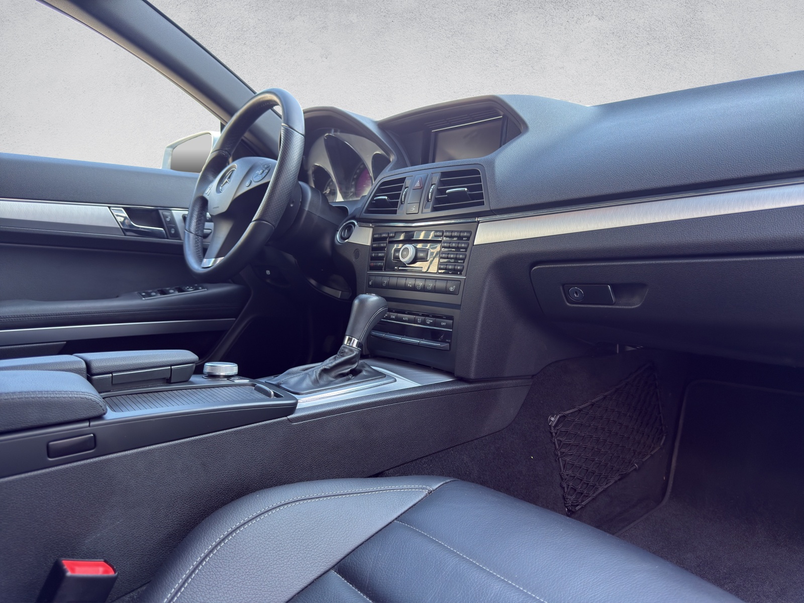 MERCEDES-BENZ E 250 CGI BlueEfficiency Automatic-image-13