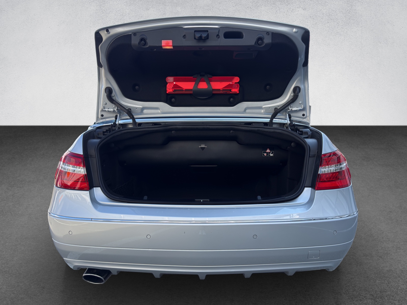 MERCEDES-BENZ E 250 CGI BlueEfficiency Automatic-image-16