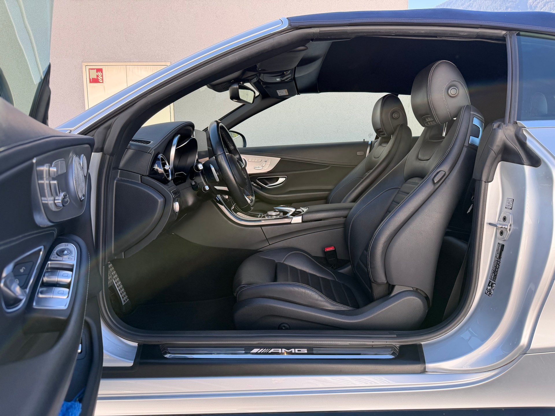 MERCEDES-BENZ C 43 Cabriolet AMG 4Matic 9G-Tronic-image-17
