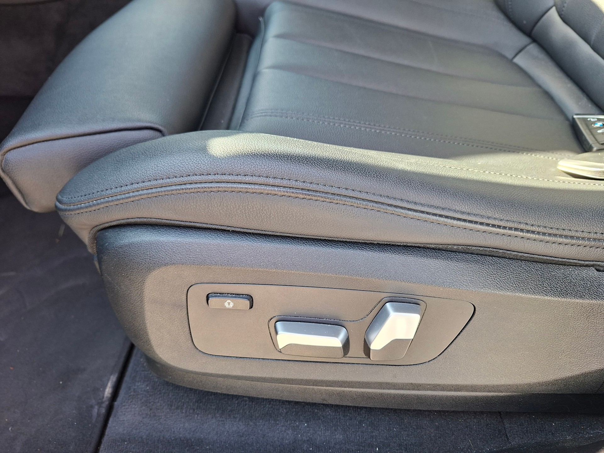 BMW X5 xDrive 48V 40i Steptronic-image-6