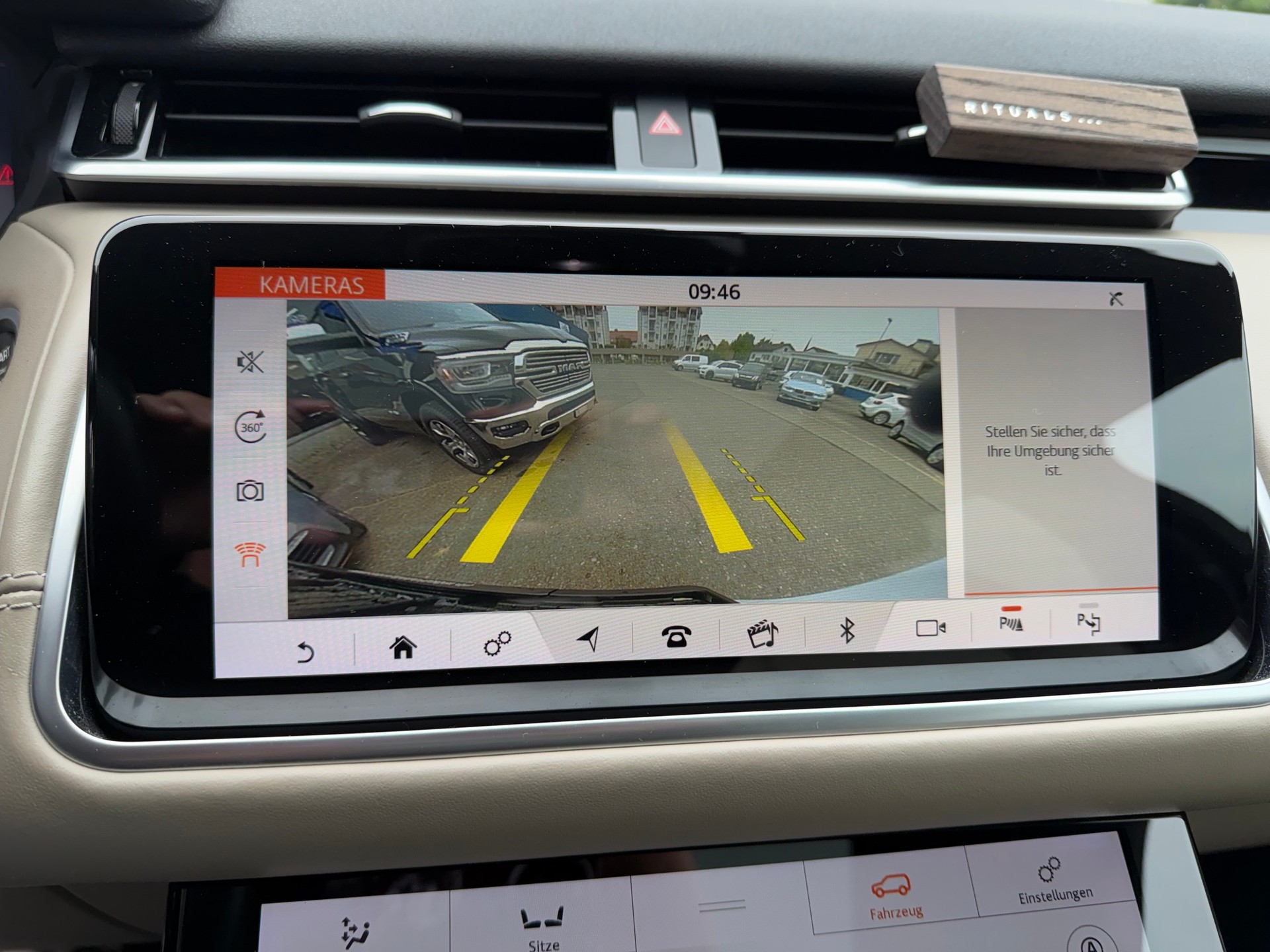 LAND ROVER Range Rover Velar R-Dynamic D 240 HSE Automatic-image-12