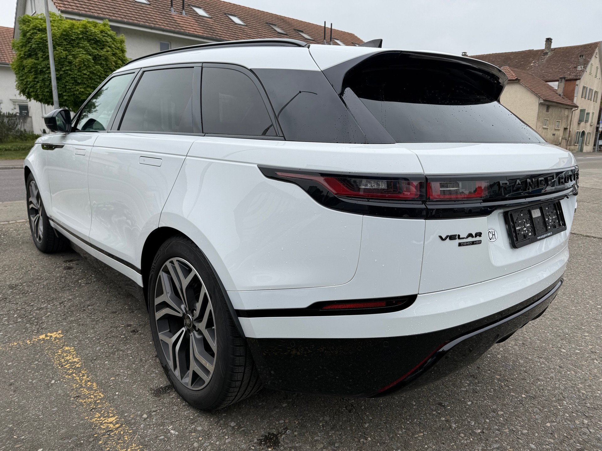 LAND ROVER Range Rover Velar R-Dynamic D 240 HSE Automatic-image-3