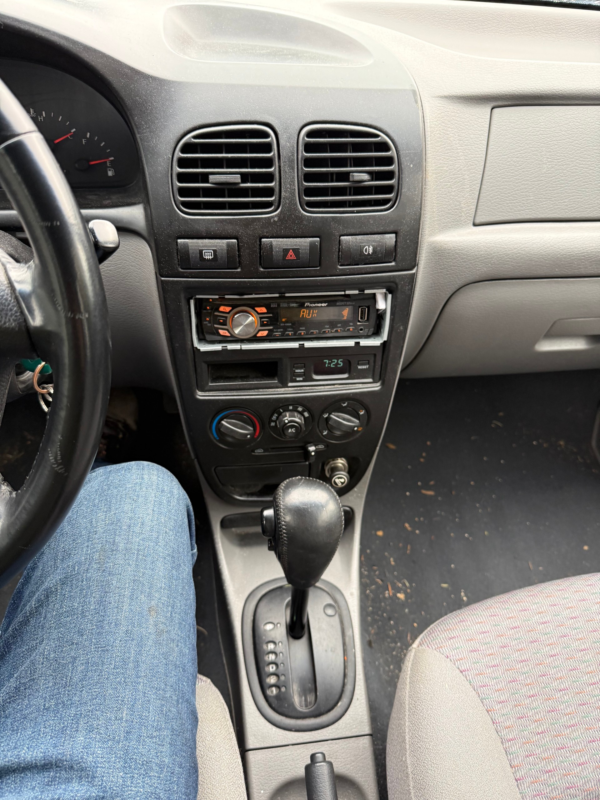 KIA Rio 1.5 LS-image-10