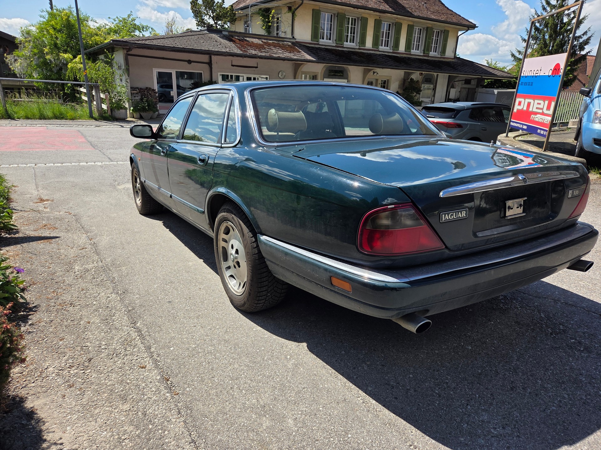 JAGUAR XJ-image-3
