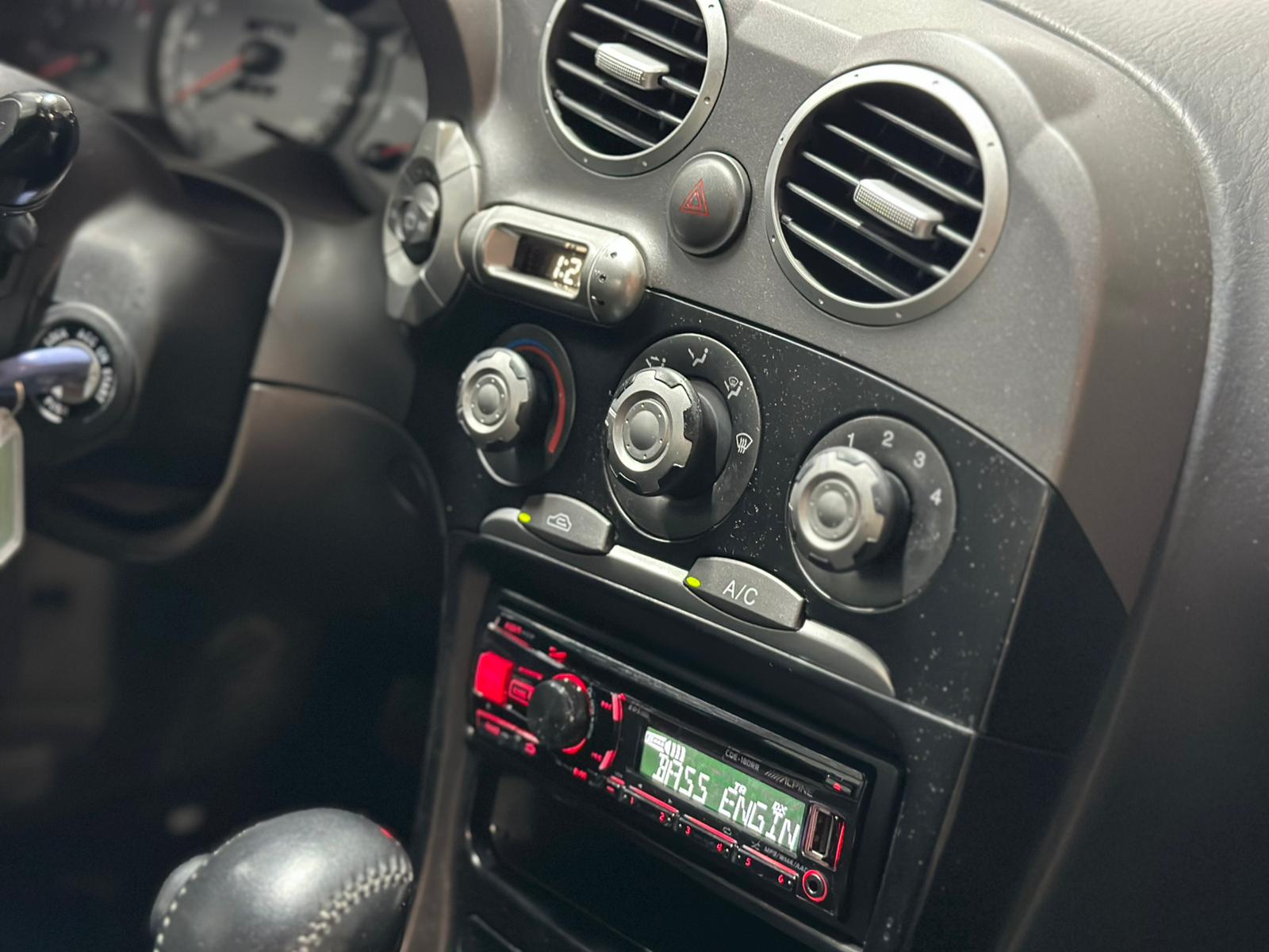 HYUNDAI Coupé 2.0 16V FX Automatic-image-9