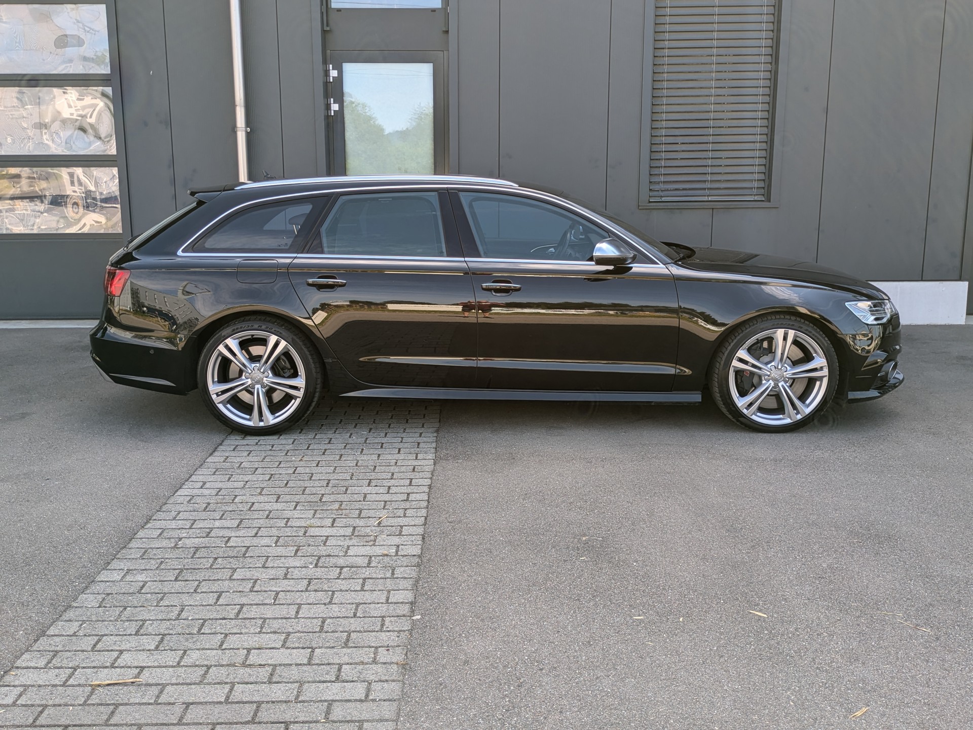 AUDI S6 Avant 4.0 TFSI V8 quattro S-tronic-image-4