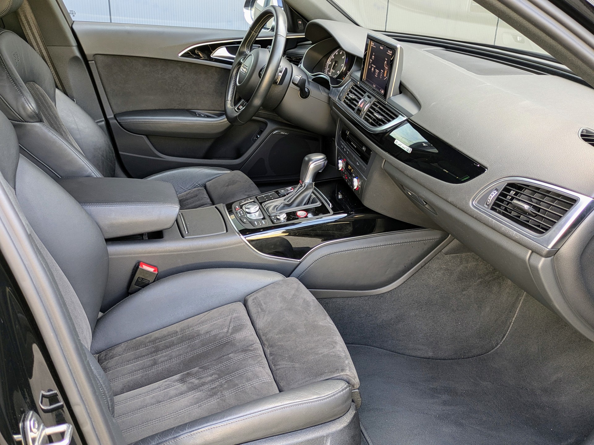 AUDI S6 Avant 4.0 TFSI V8 quattro S-tronic-image-10