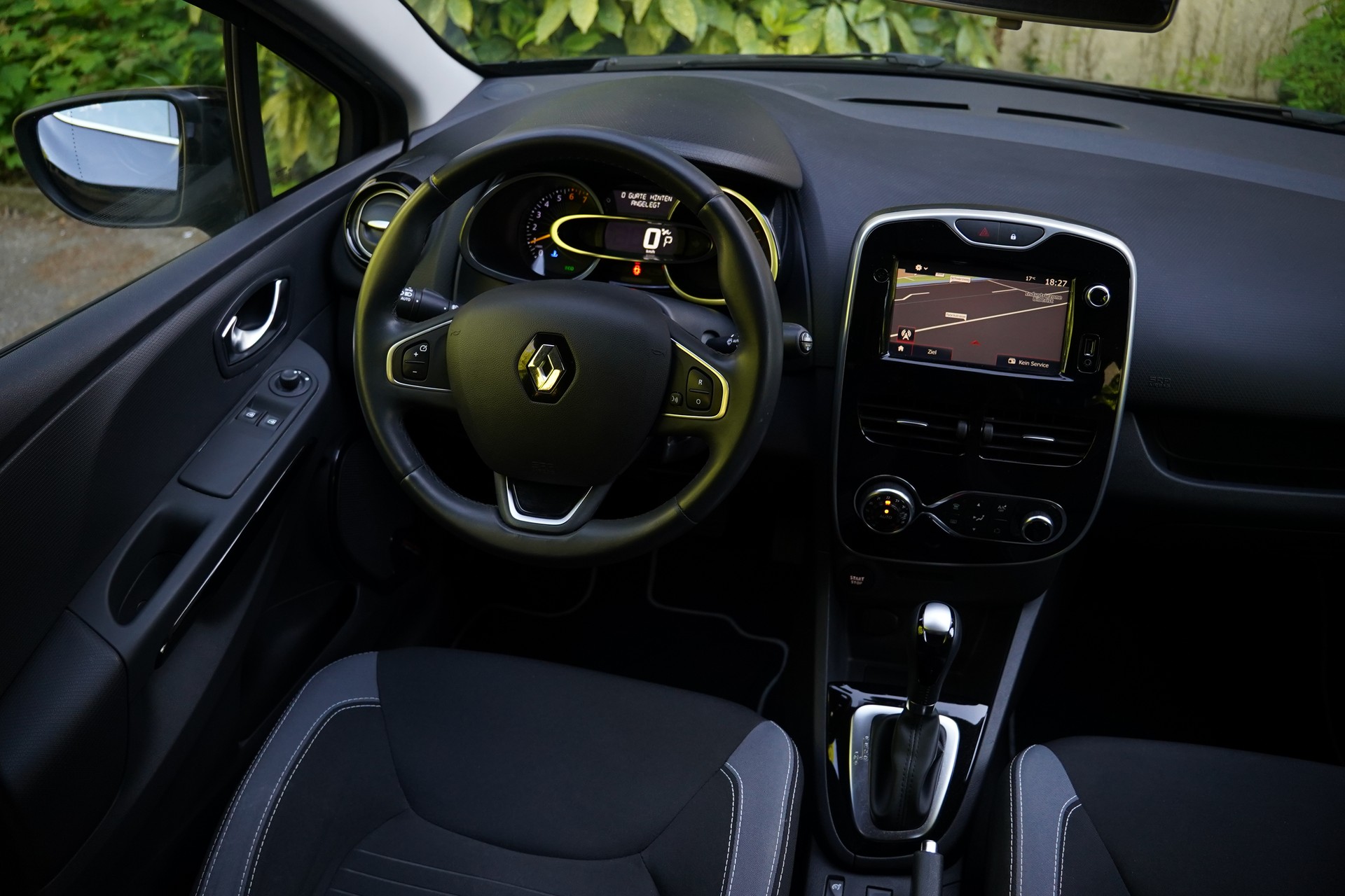 RENAULT Clio 1.2 16V T Limited EDC-image-23