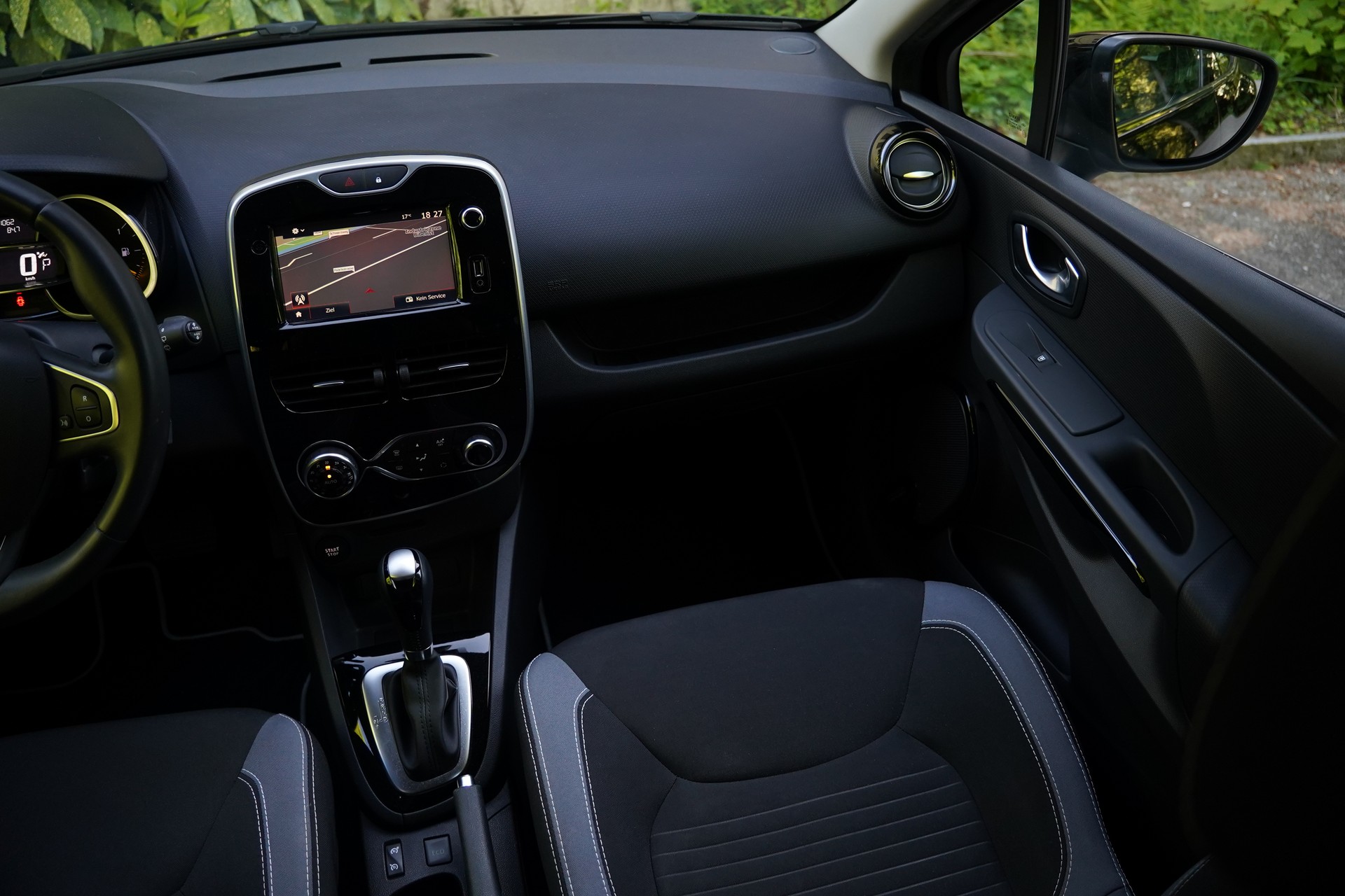 RENAULT Clio 1.2 16V T Limited EDC-image-24