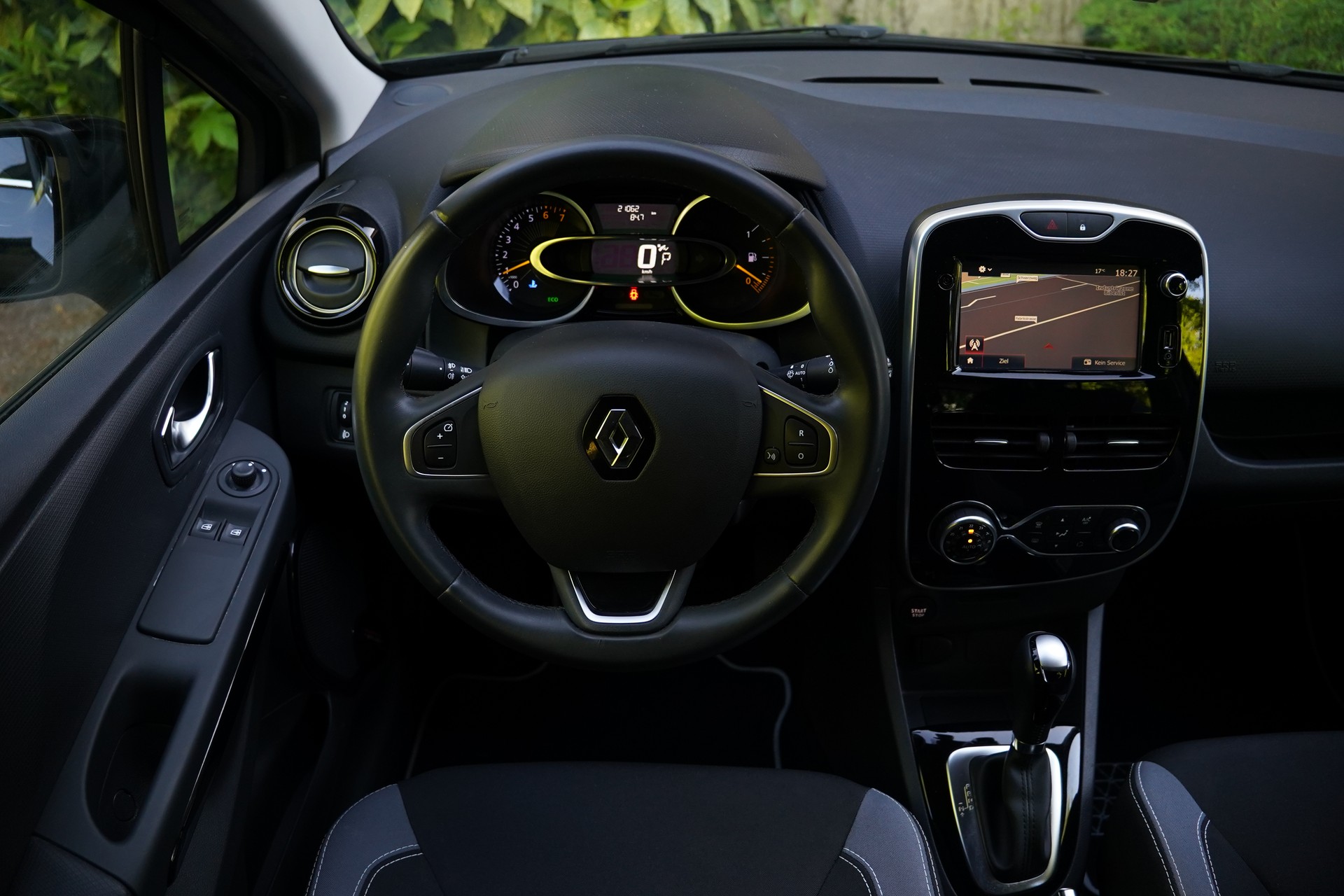 RENAULT Clio 1.2 16V T Limited EDC-image-25