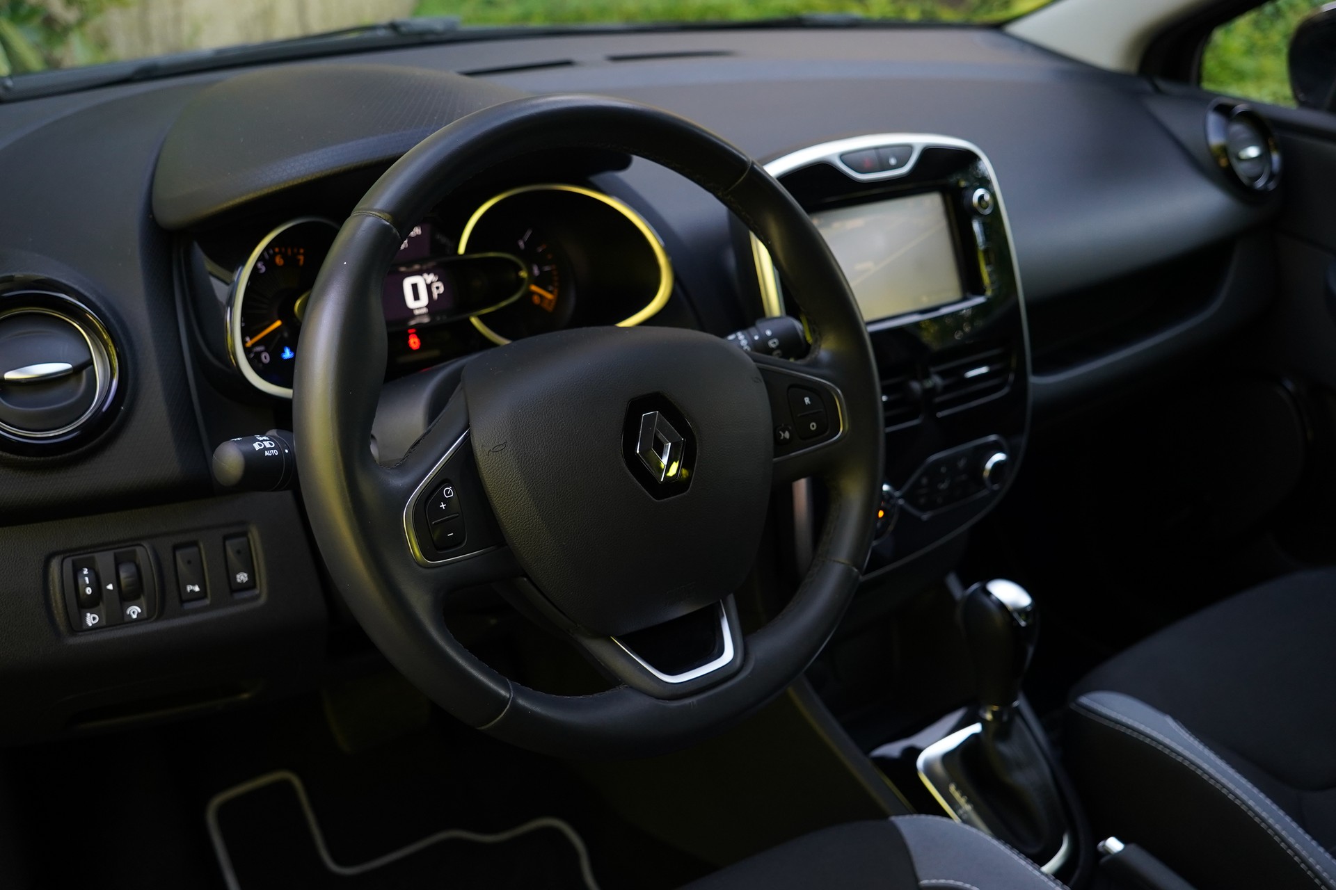 RENAULT Clio 1.2 16V T Limited EDC-image-26